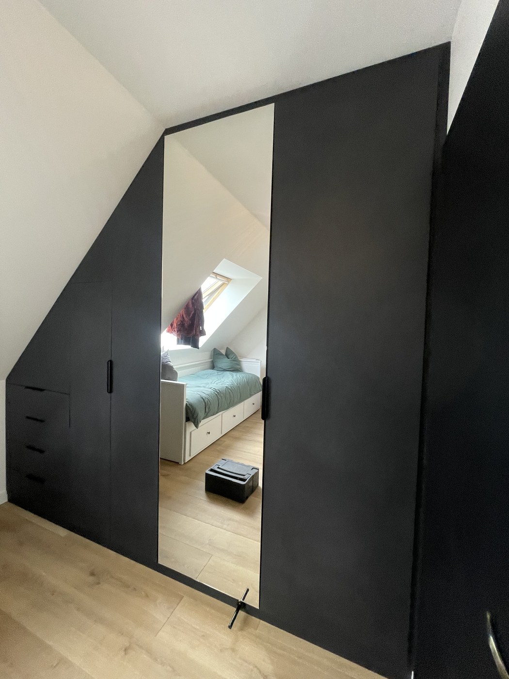 Dressing sous pente sur mesure à Frelinghien — vue d'ensemble