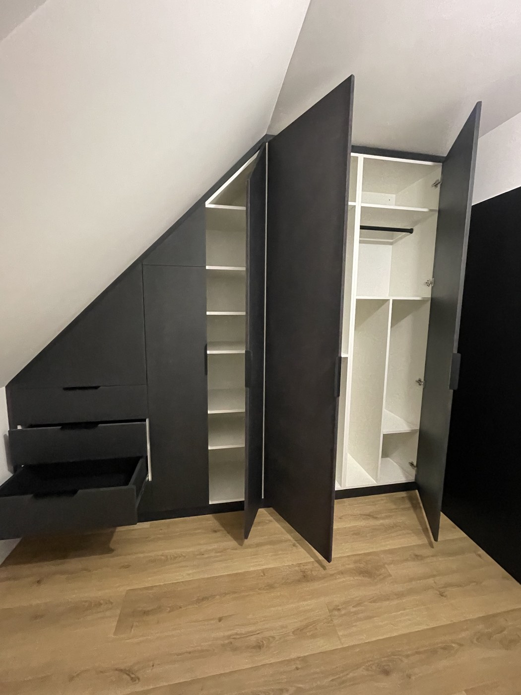 Dressing sous pente sur mesure — vue d'ensemble