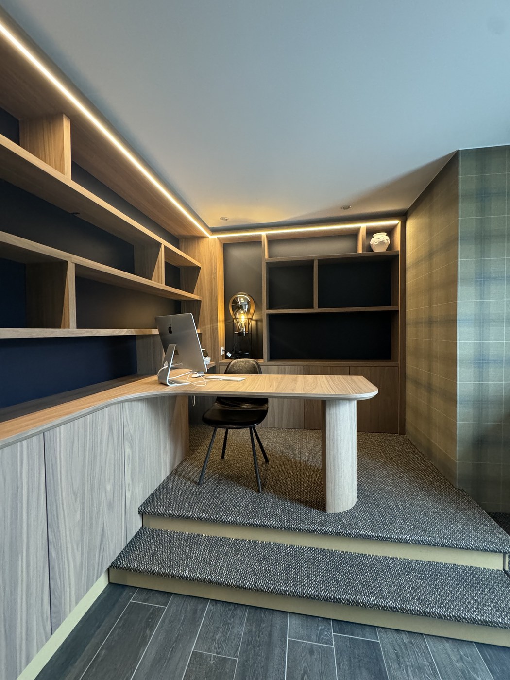 Lit estrade sur mesure à Saint-Omer — placage noyer Shinnoki Frozen Walnut