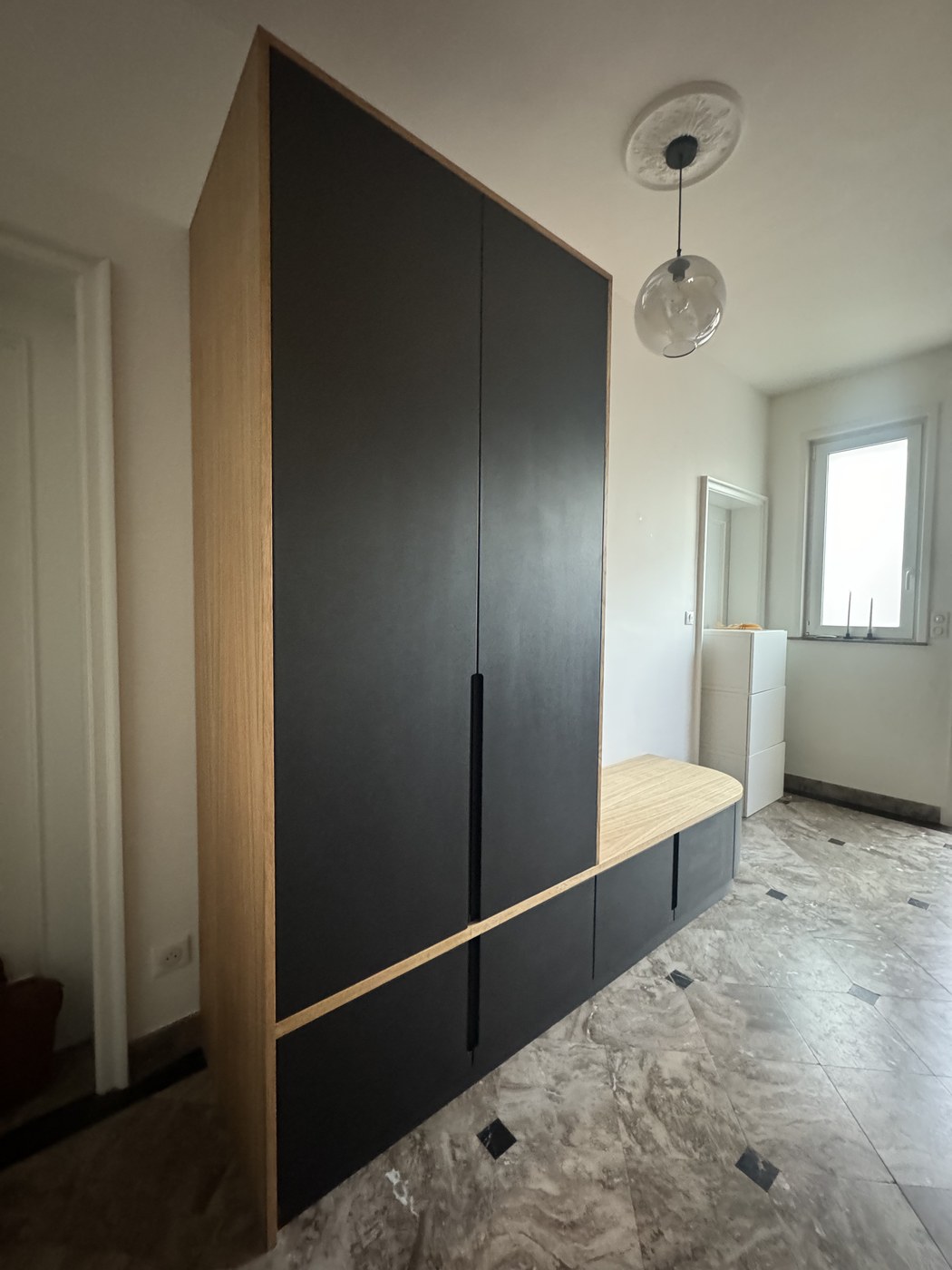 Meuble entrée avec banquette intégrée sur mesure