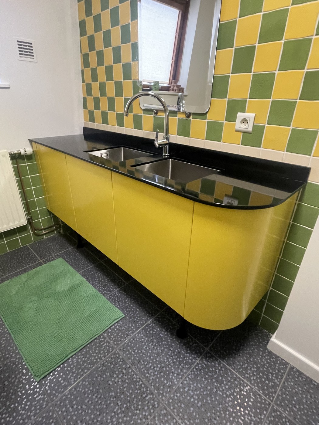 Meuble vasque salle de bain colorée sur mesure