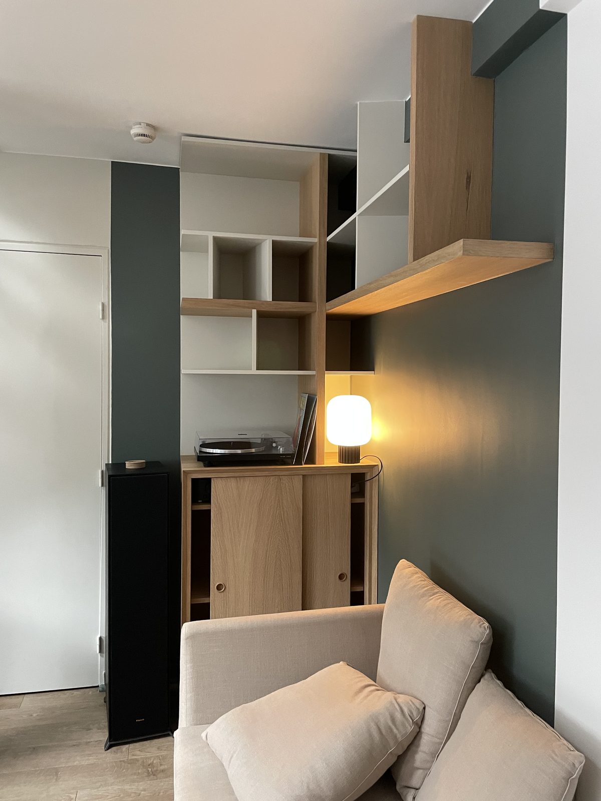Bibliothèque MDF blanc mat avec Sonos intégré — Valenciennes
