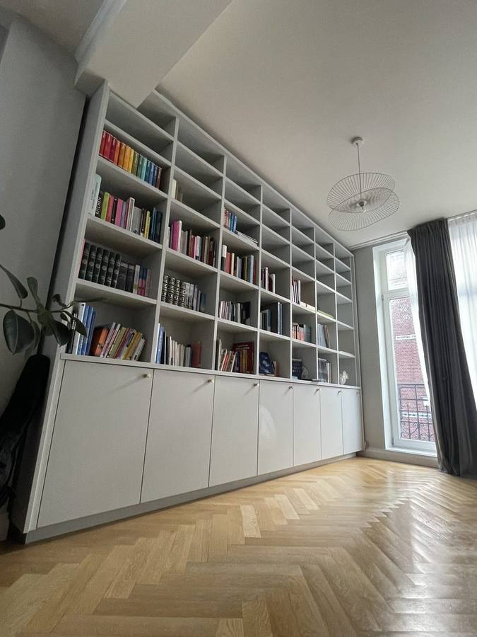 Bibliothèque MDF gris laqué et laiton — Lambersart, 400 × 300 cm
