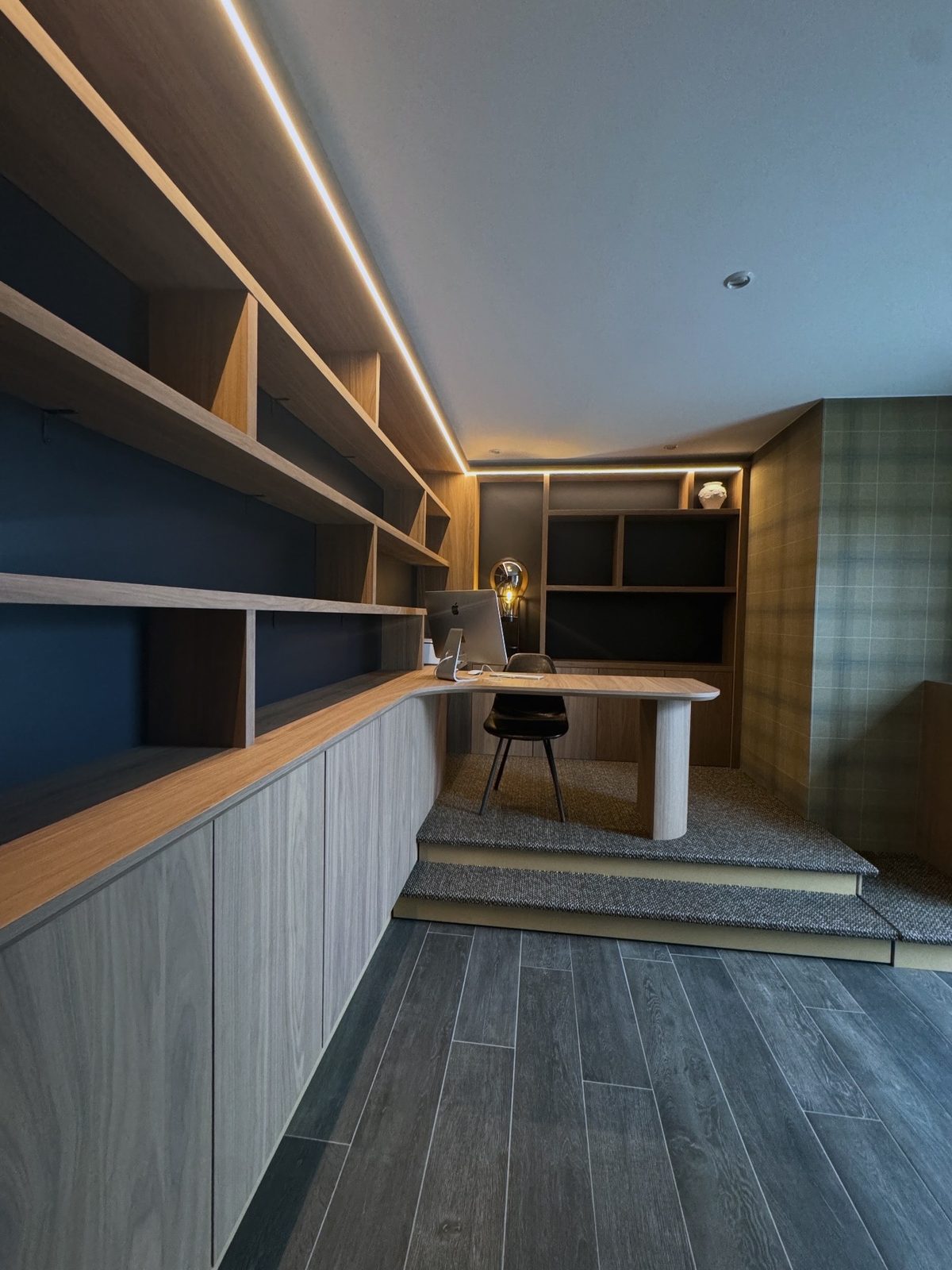 Lit estrade acier style Mondrian — Studio Paris 18e